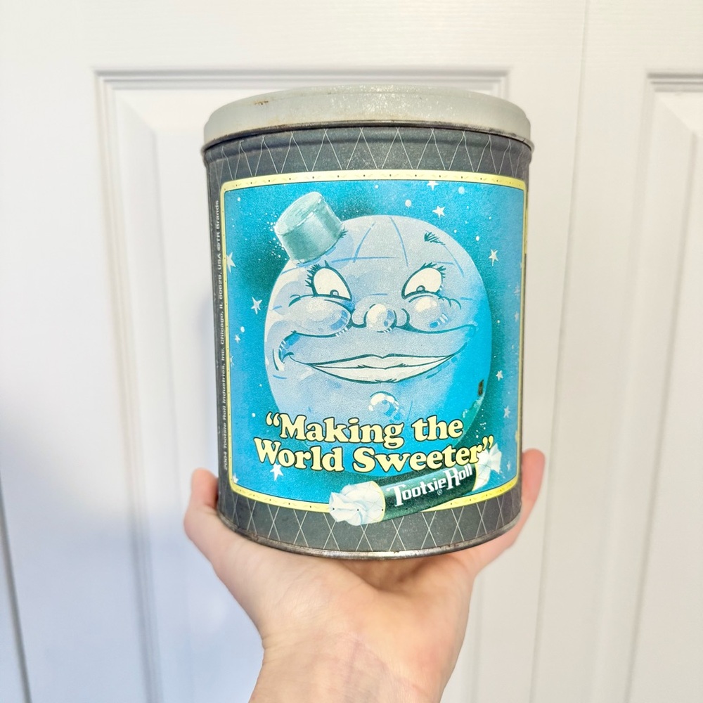 2004 Collectible Tootsie Roll Tin With Smiling Moon AS IS
